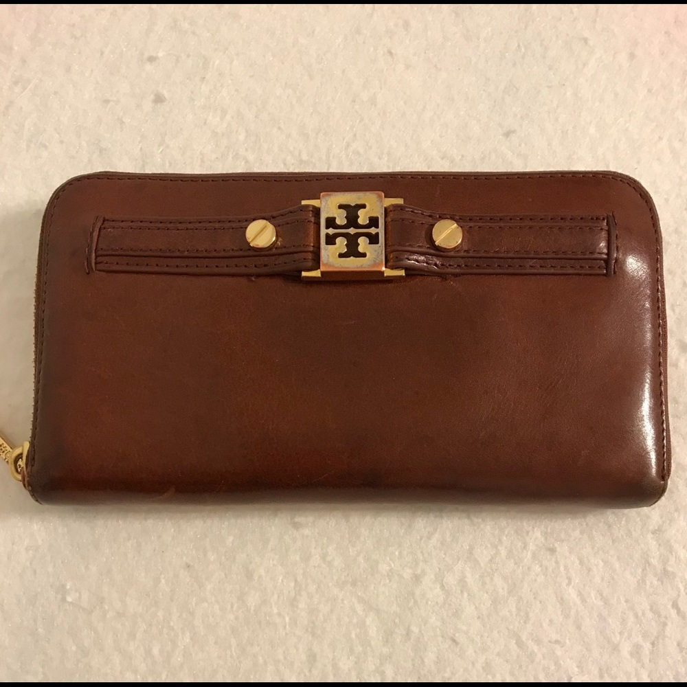 PRICE⬇️ Tory Burch zip continental wallet. Clean!
